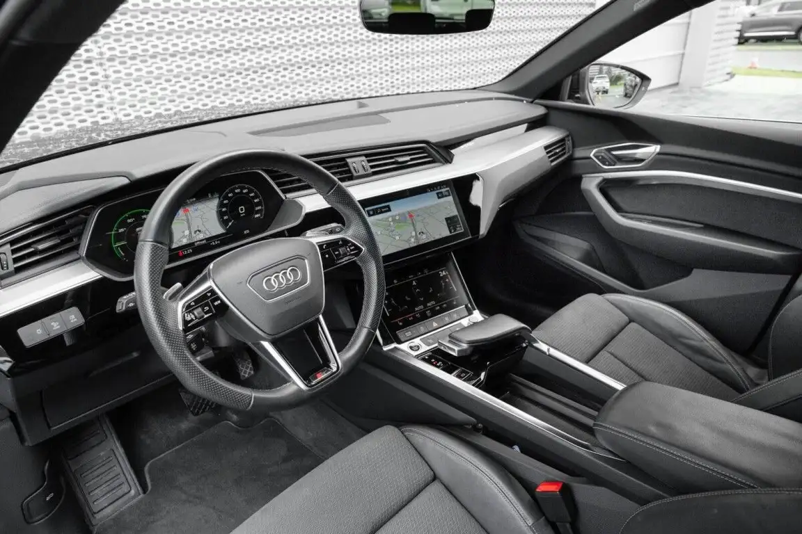 AUDI E-TRON