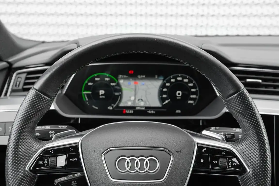 AUDI E-TRON