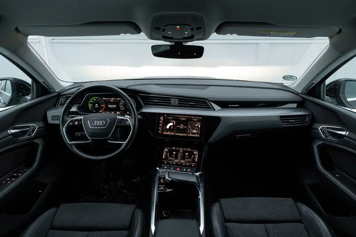 AUDI E-TRON