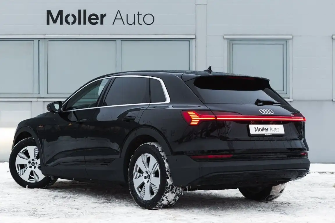 AUDI E-TRON