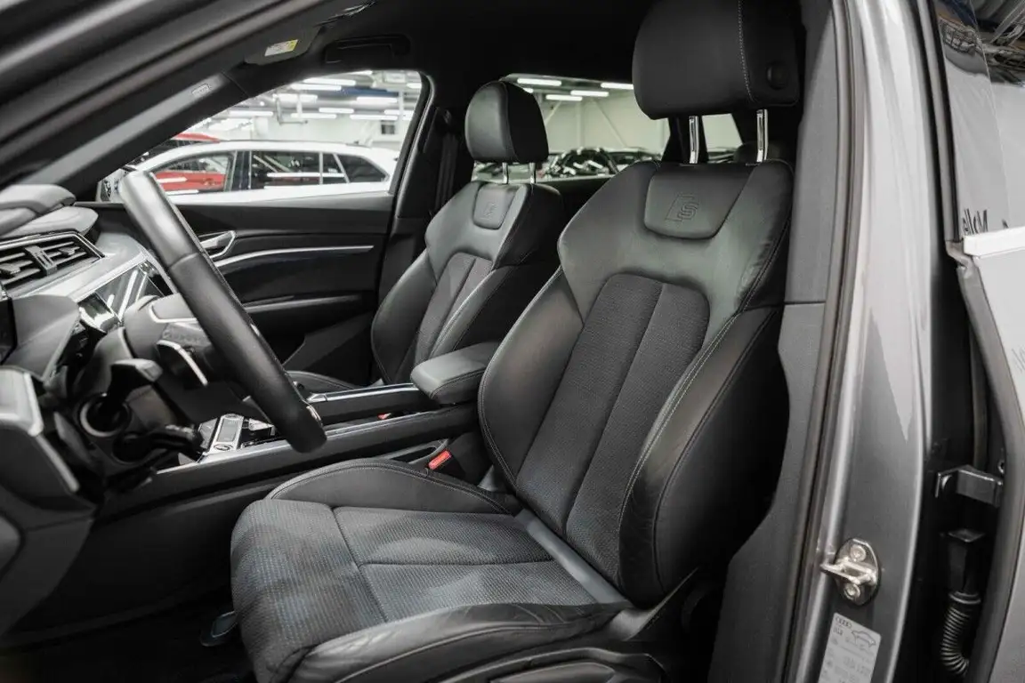 AUDI E-TRON