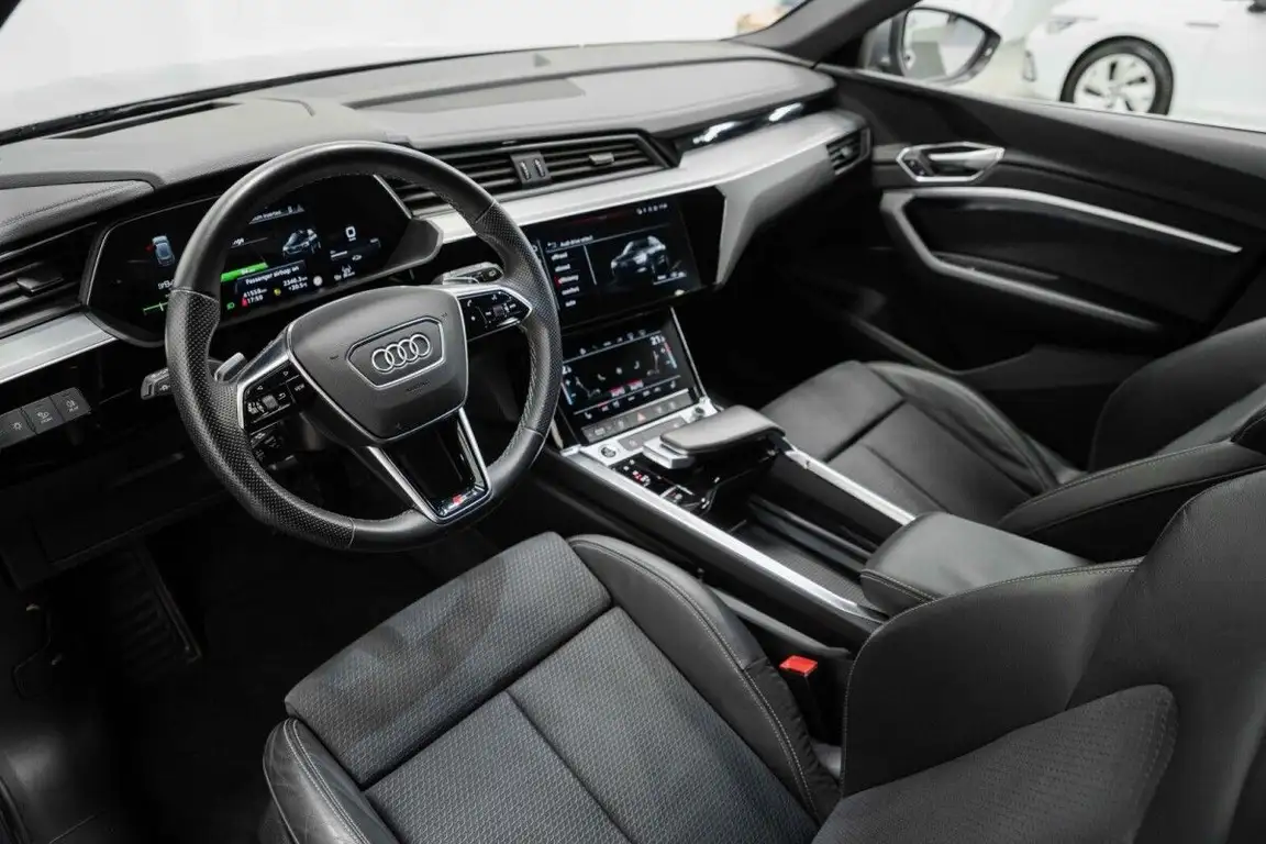 AUDI E-TRON