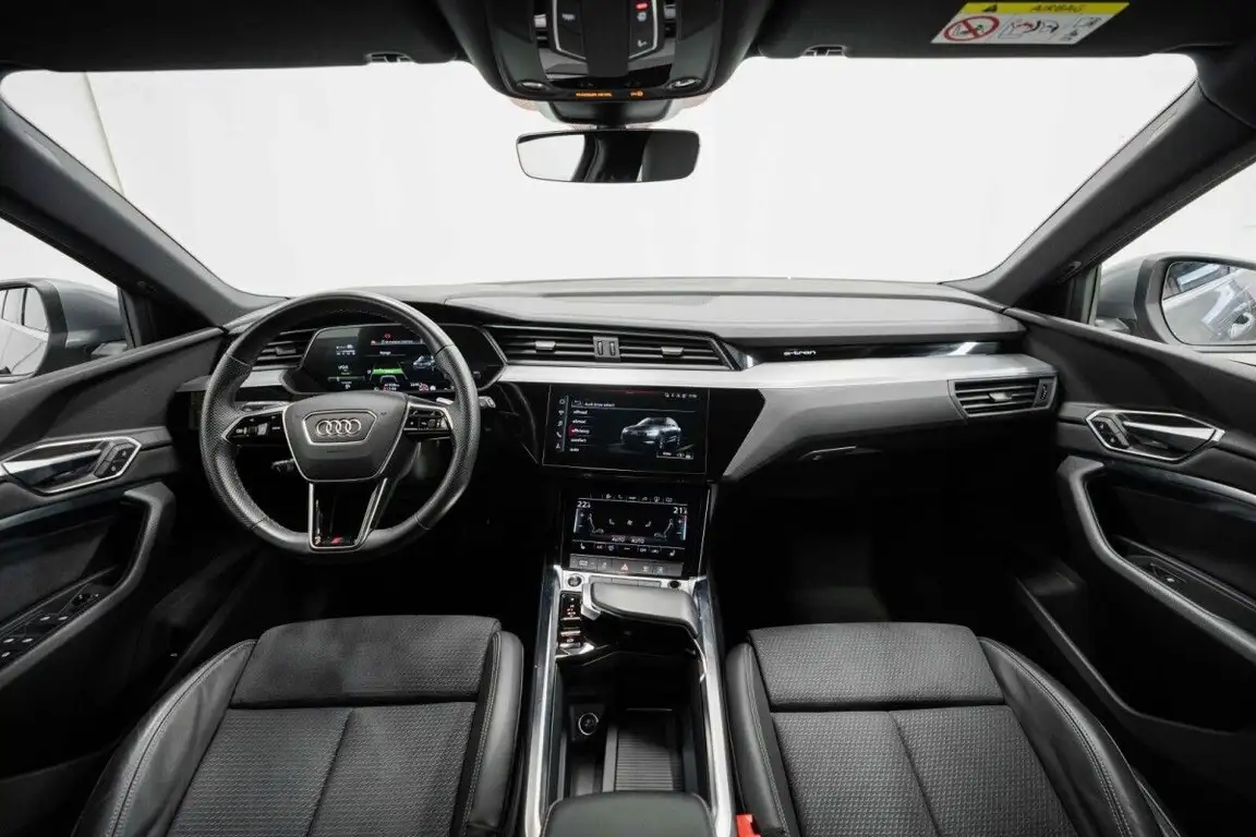 AUDI E-TRON