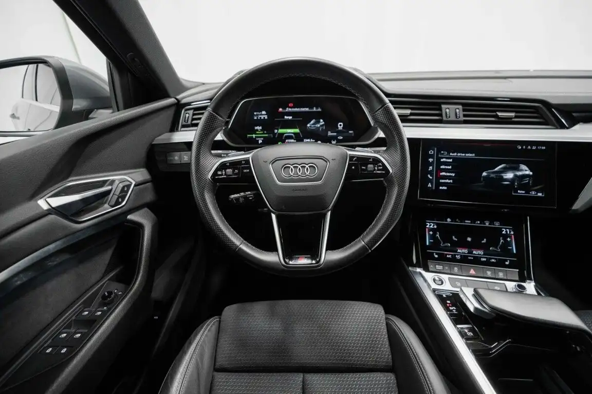 AUDI E-TRON
