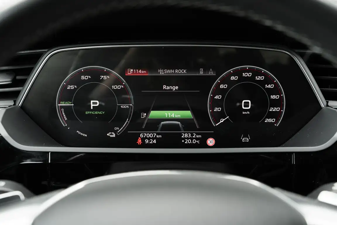 AUDI E-TRON