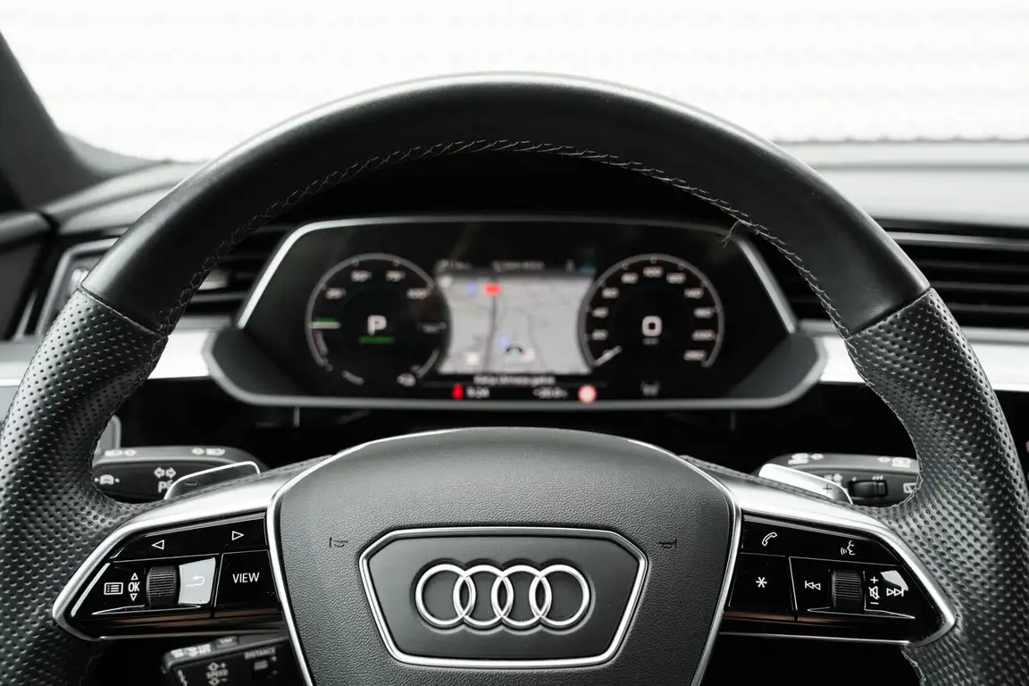 AUDI E-TRON