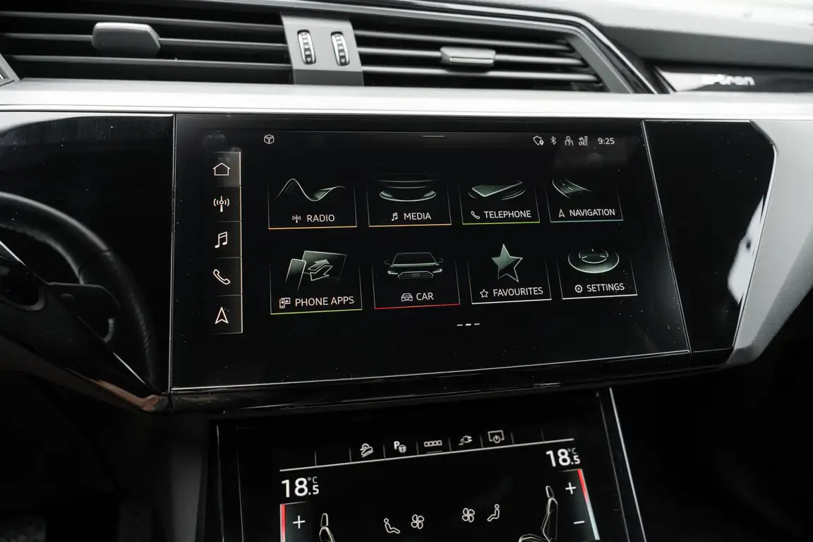 AUDI E-TRON