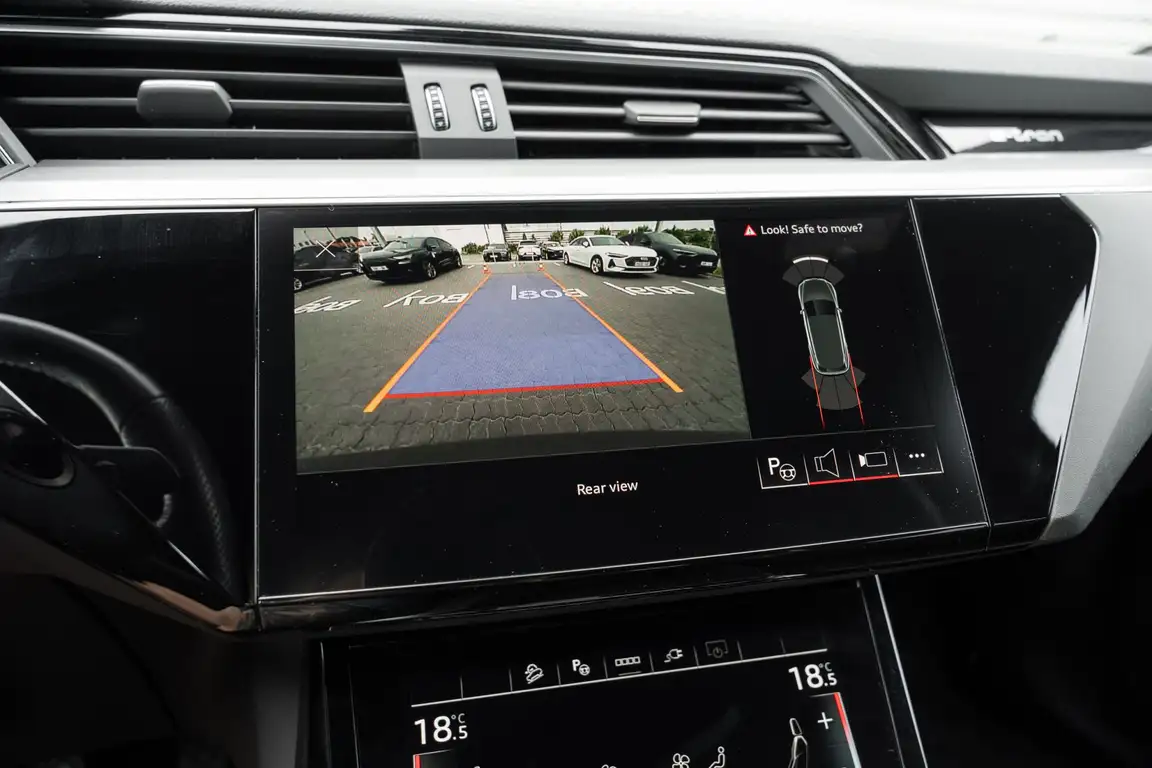 AUDI E-TRON
