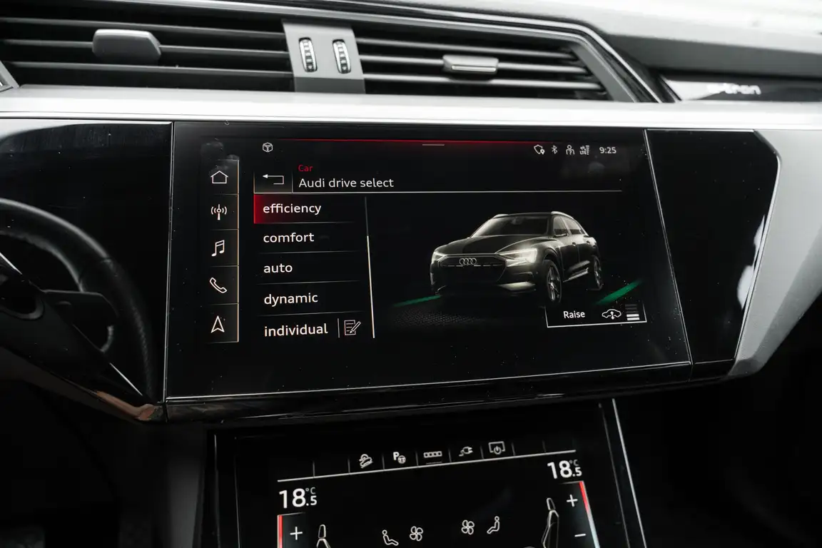 AUDI E-TRON