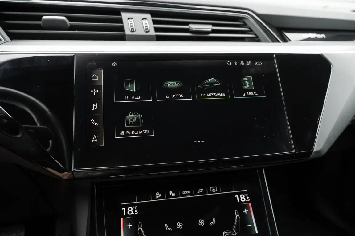 AUDI E-TRON