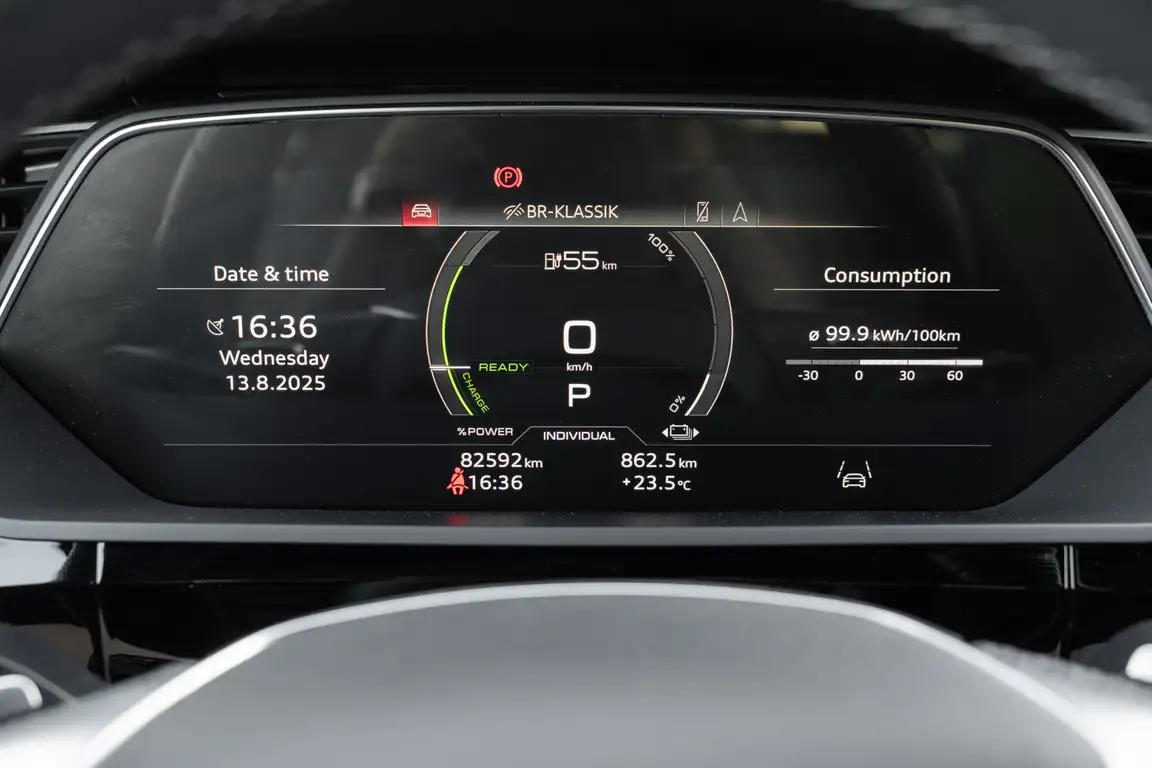 AUDI E-TRON