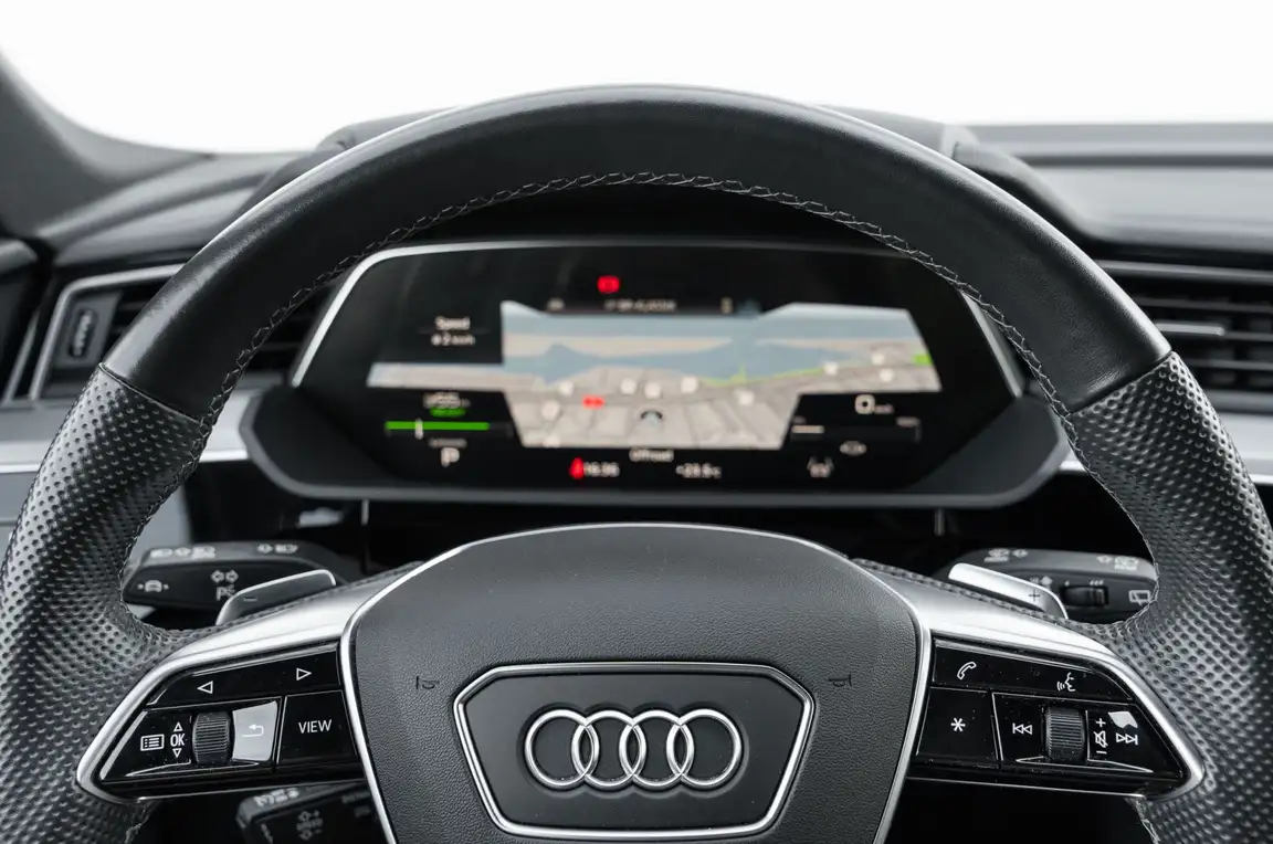 AUDI E-TRON