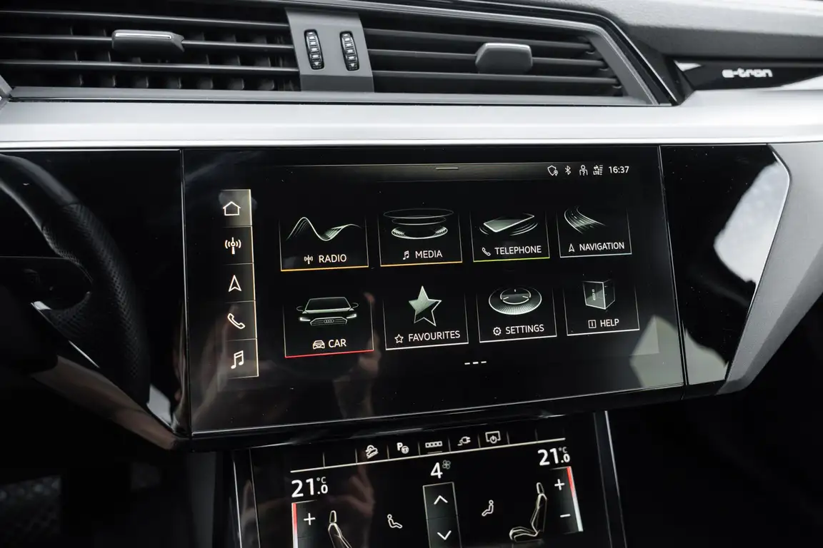AUDI E-TRON