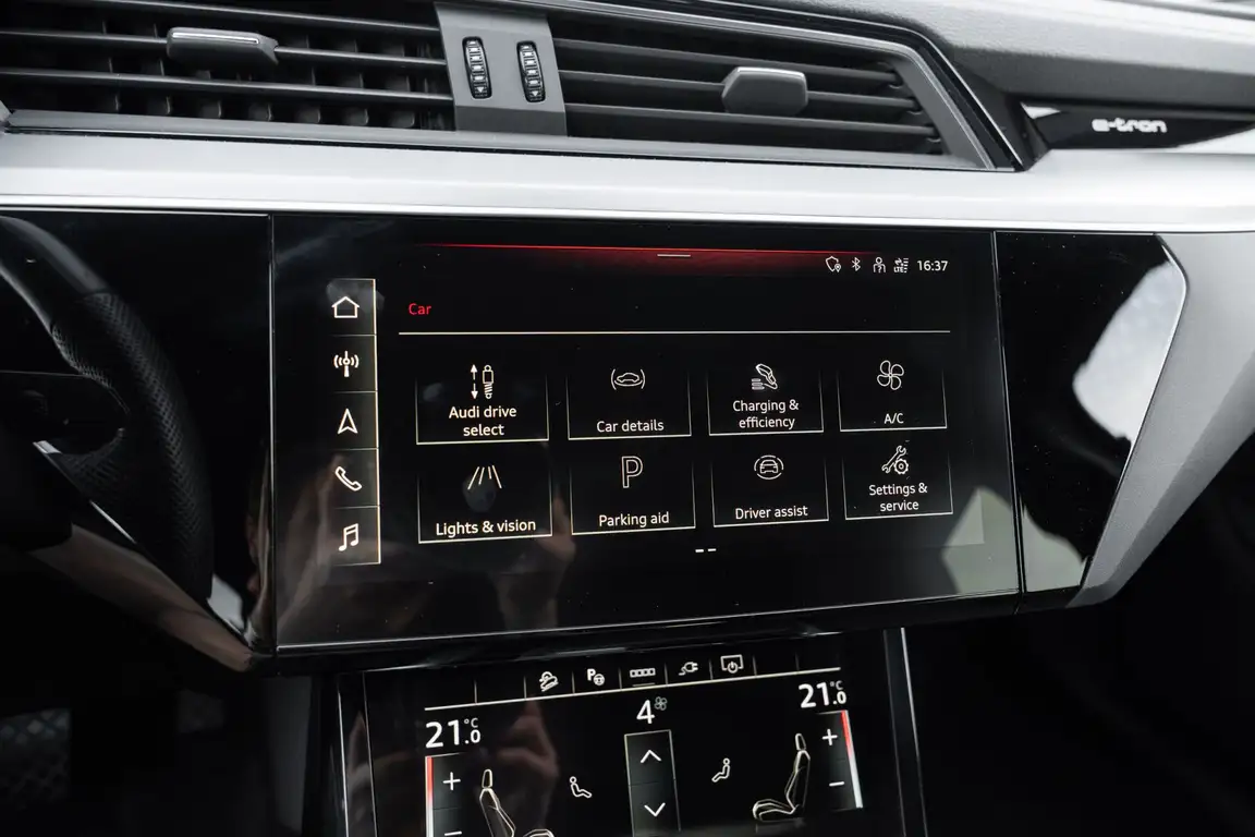 AUDI E-TRON