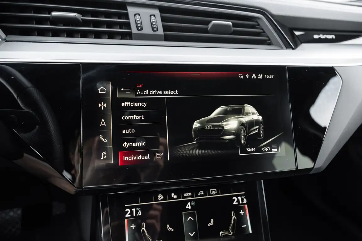 AUDI E-TRON