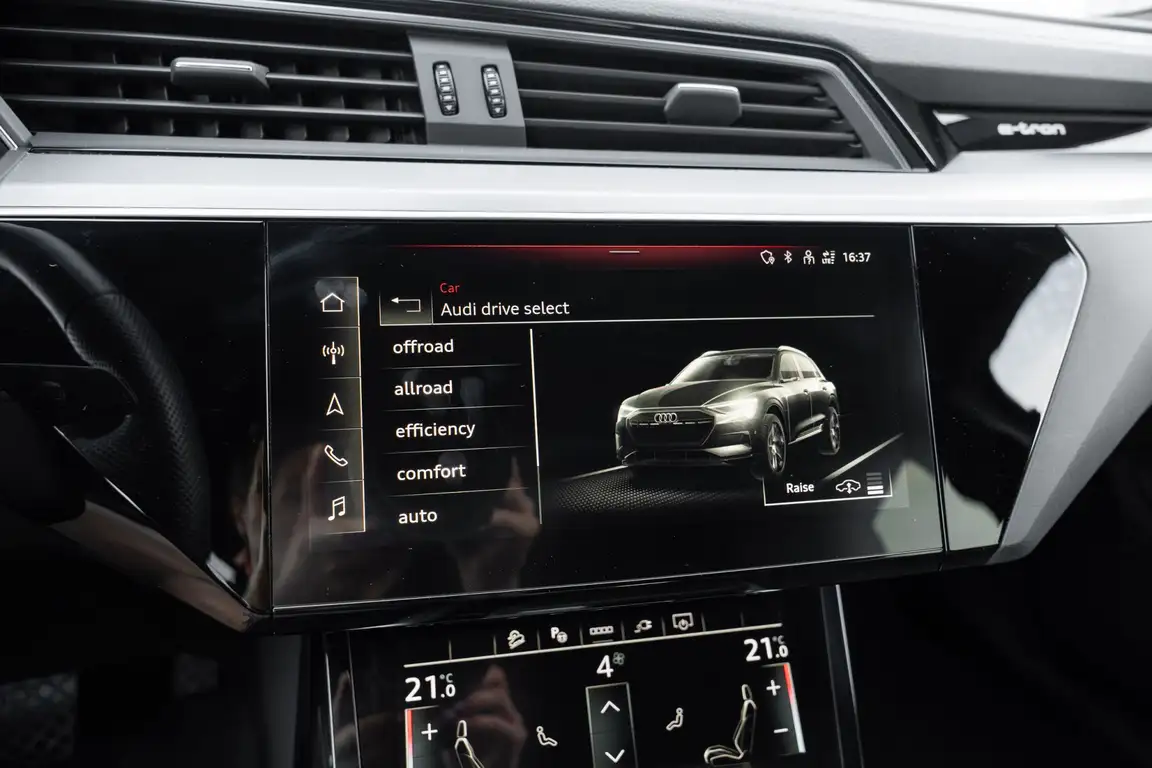 AUDI E-TRON