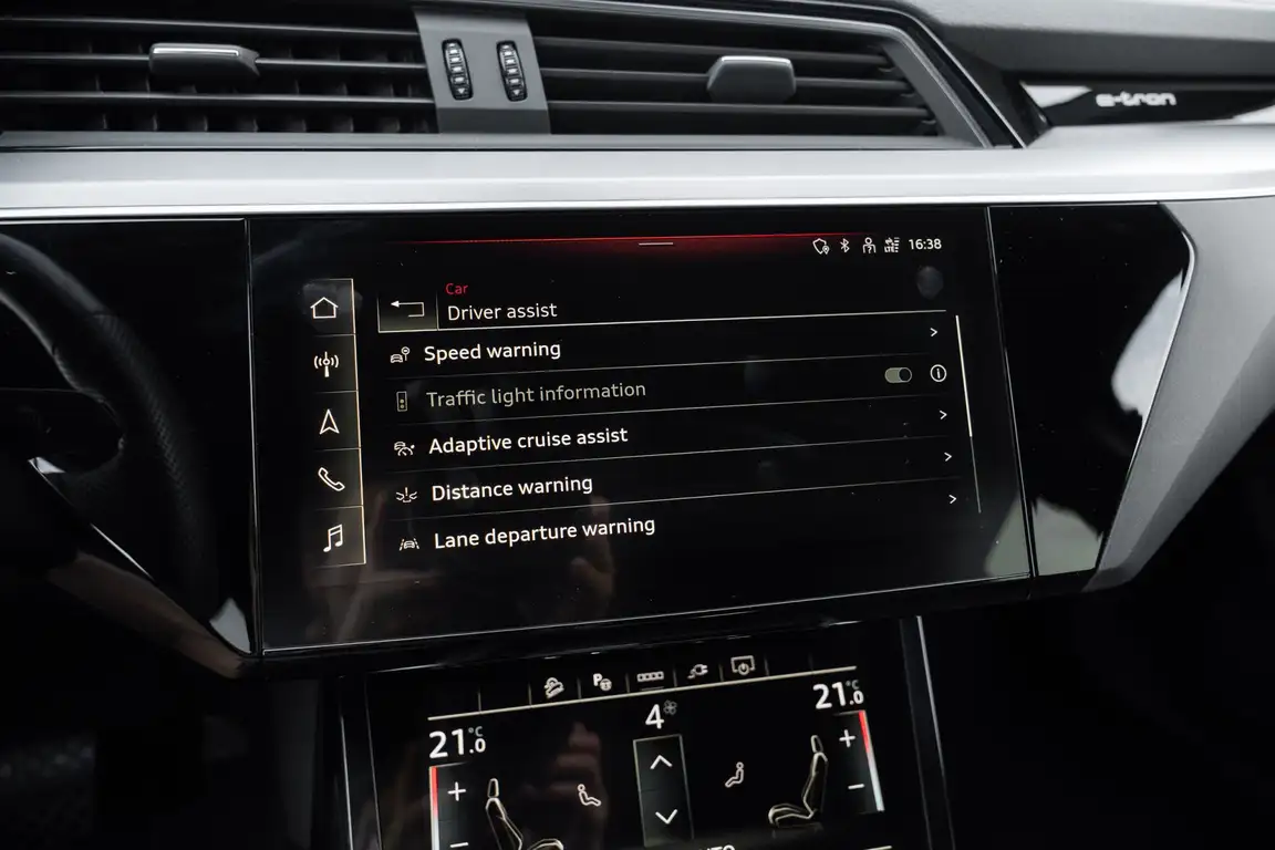 AUDI E-TRON
