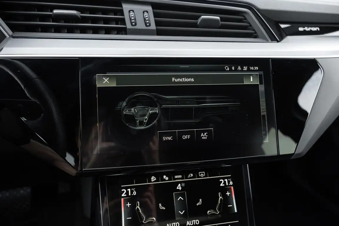 AUDI E-TRON
