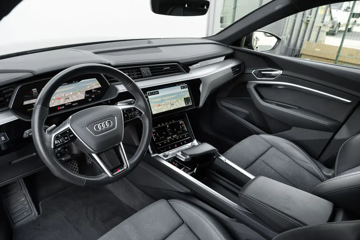 AUDI E-TRON