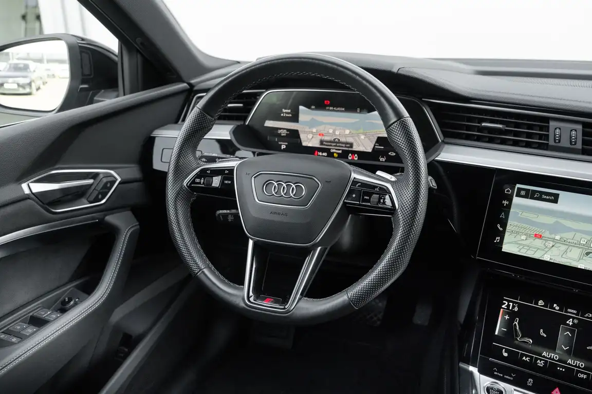 AUDI E-TRON