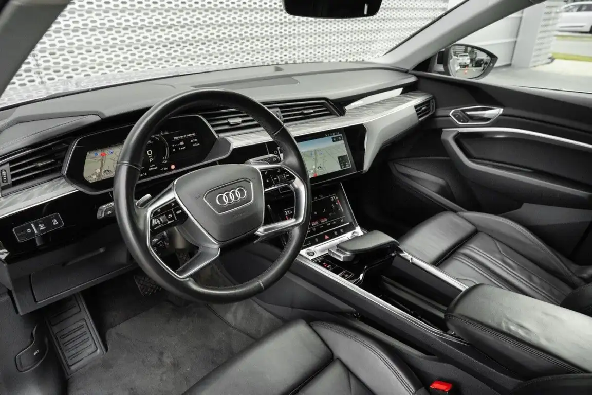 AUDI E-TRON