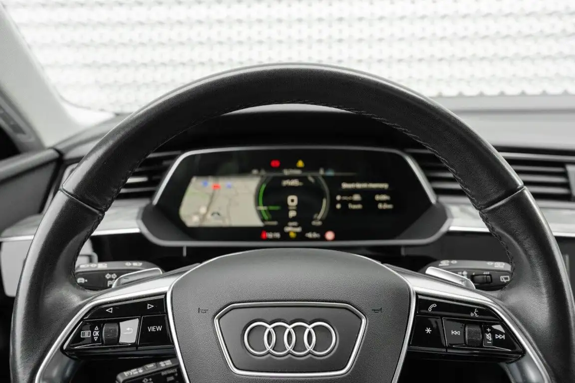 AUDI E-TRON