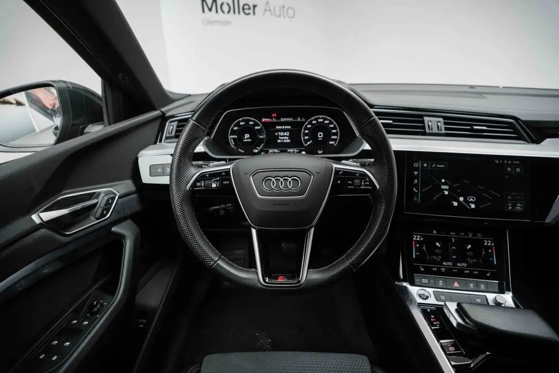 AUDI E-TRON