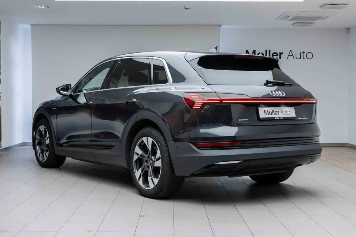 AUDI E-TRON