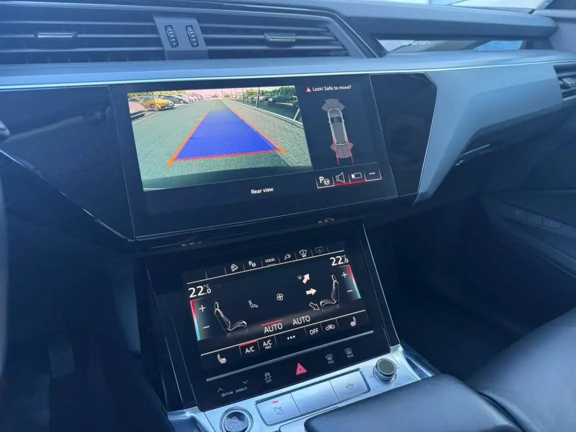AUDI E-TRON