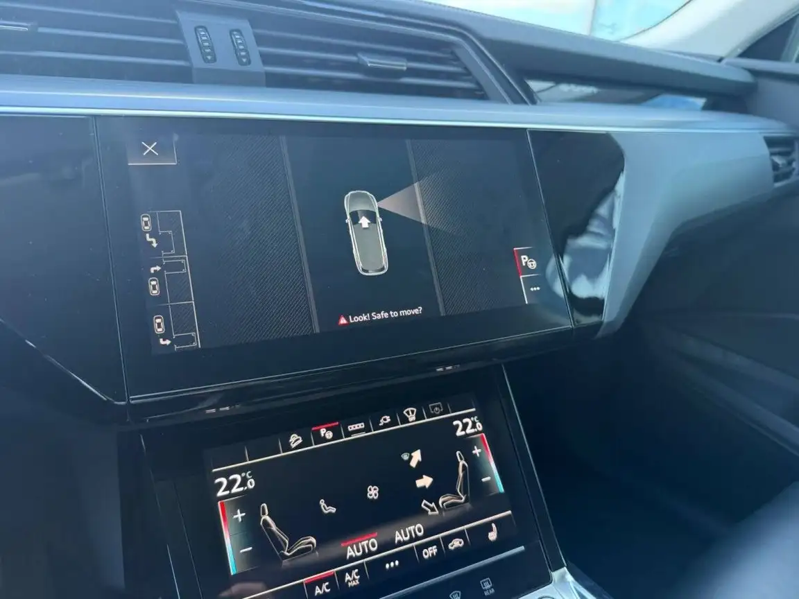 AUDI E-TRON