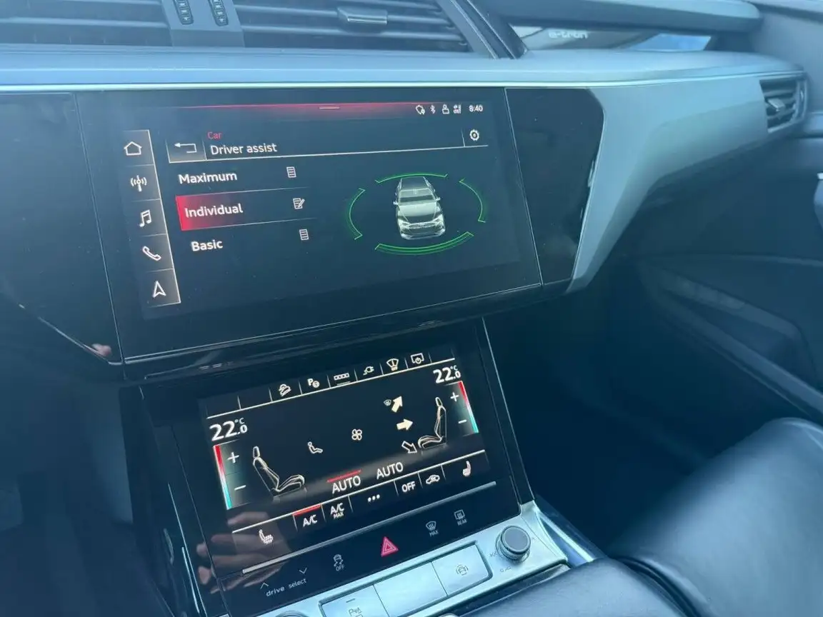 AUDI E-TRON