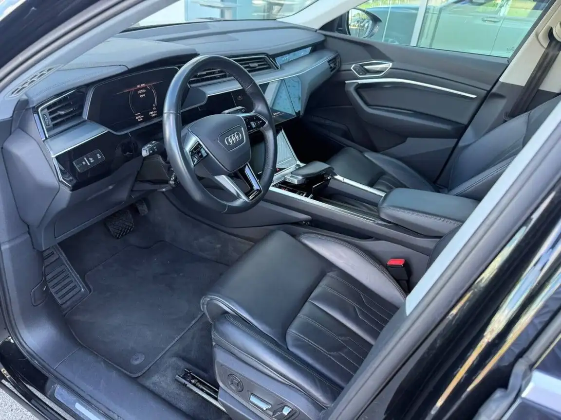 AUDI E-TRON