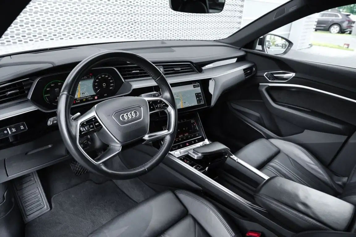 AUDI E-TRON