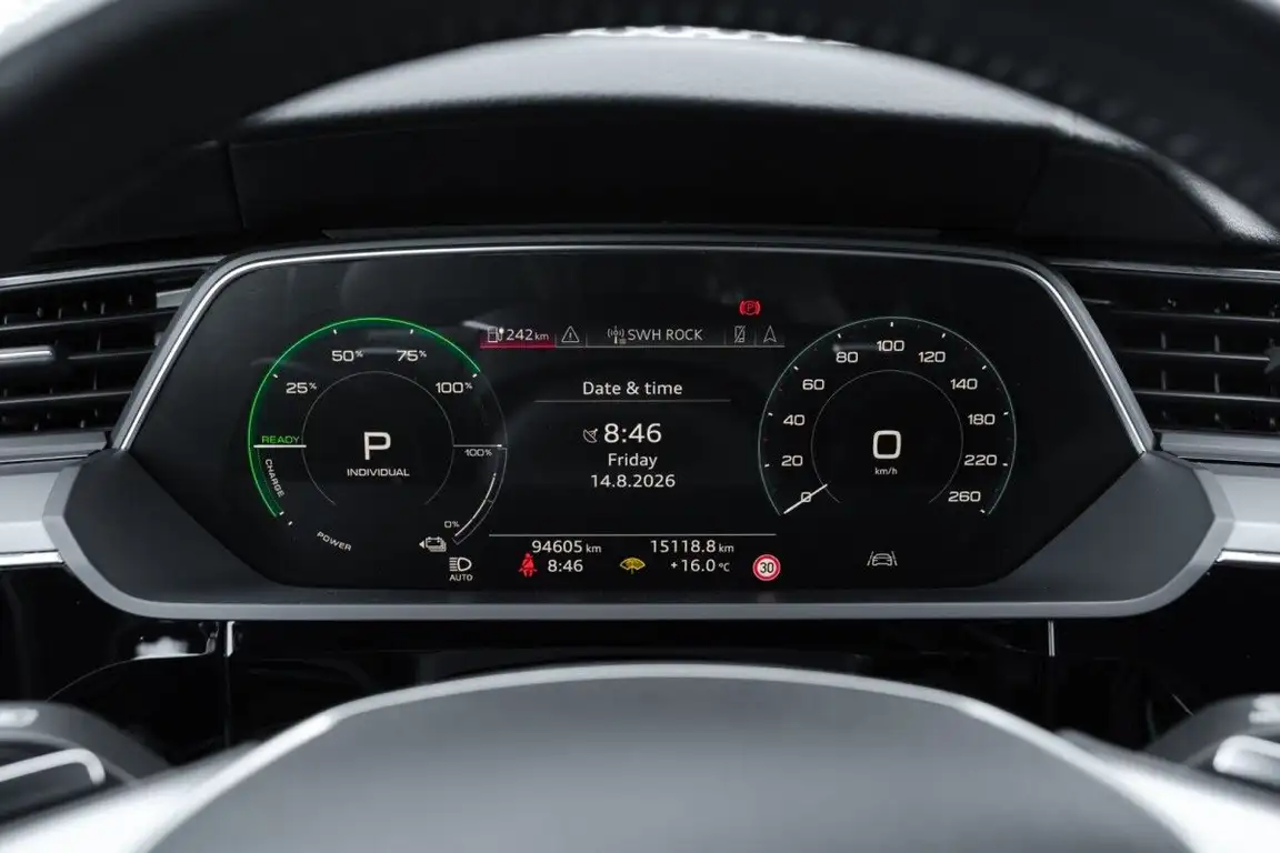 AUDI E-TRON
