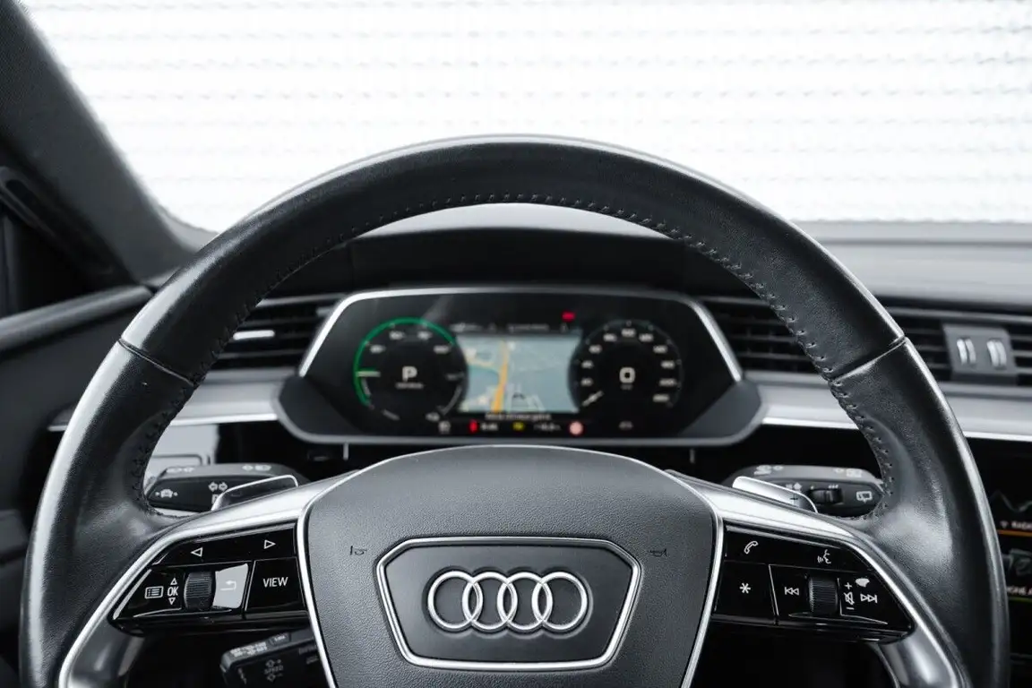 AUDI E-TRON