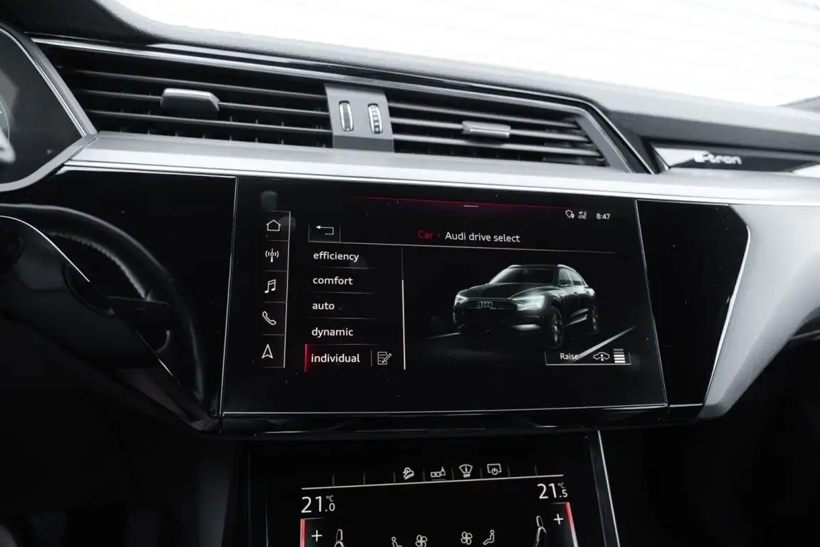 AUDI E-TRON