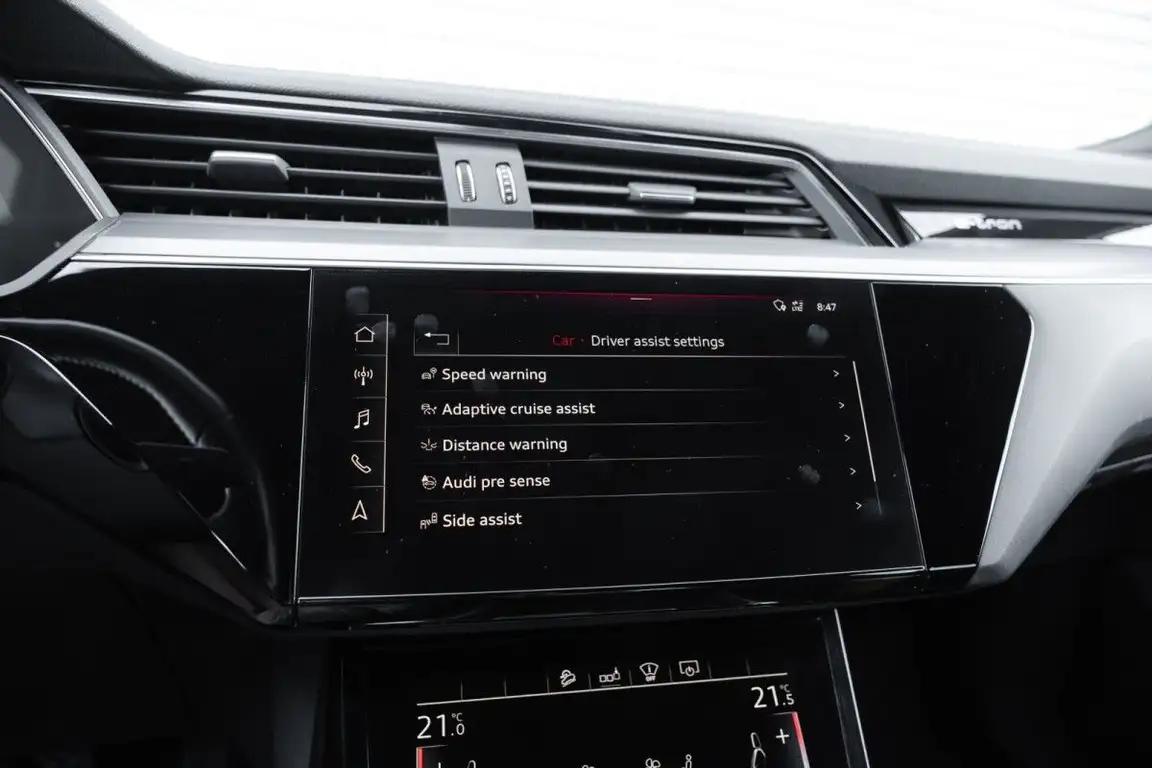 AUDI E-TRON