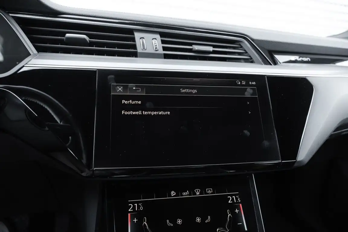 AUDI E-TRON