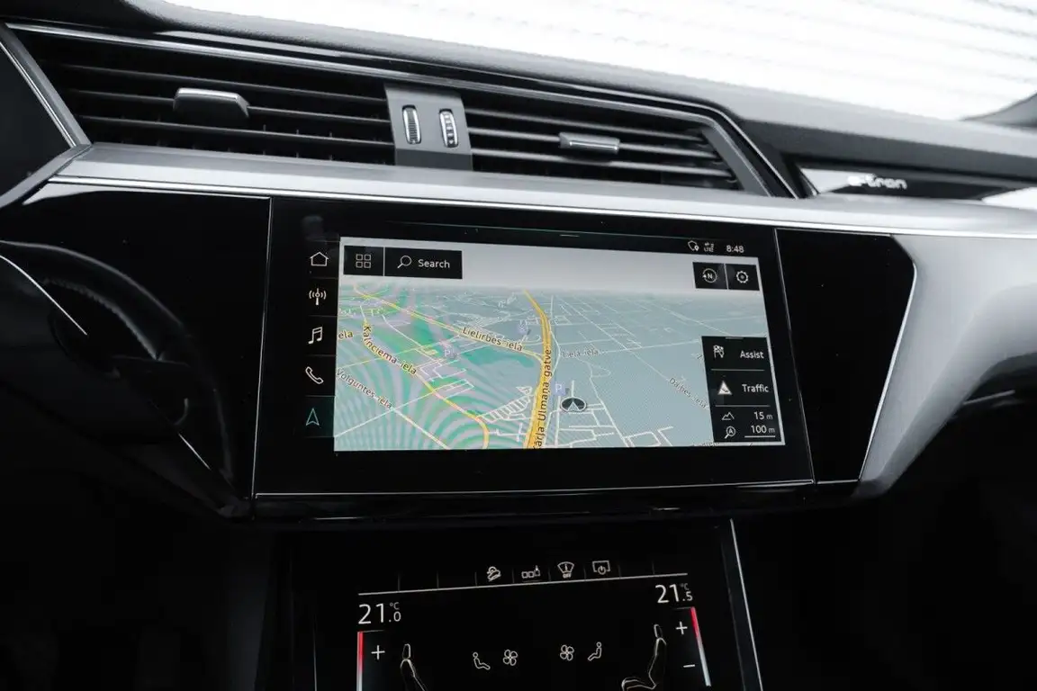 AUDI E-TRON