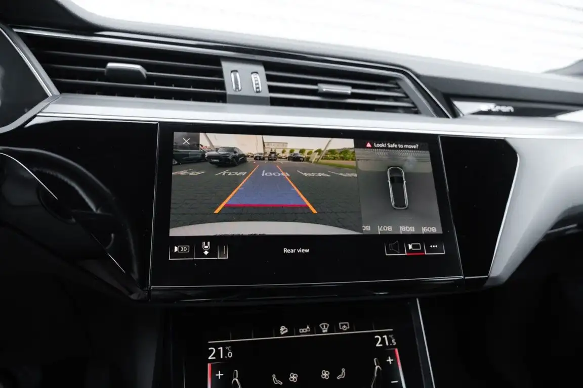 AUDI E-TRON