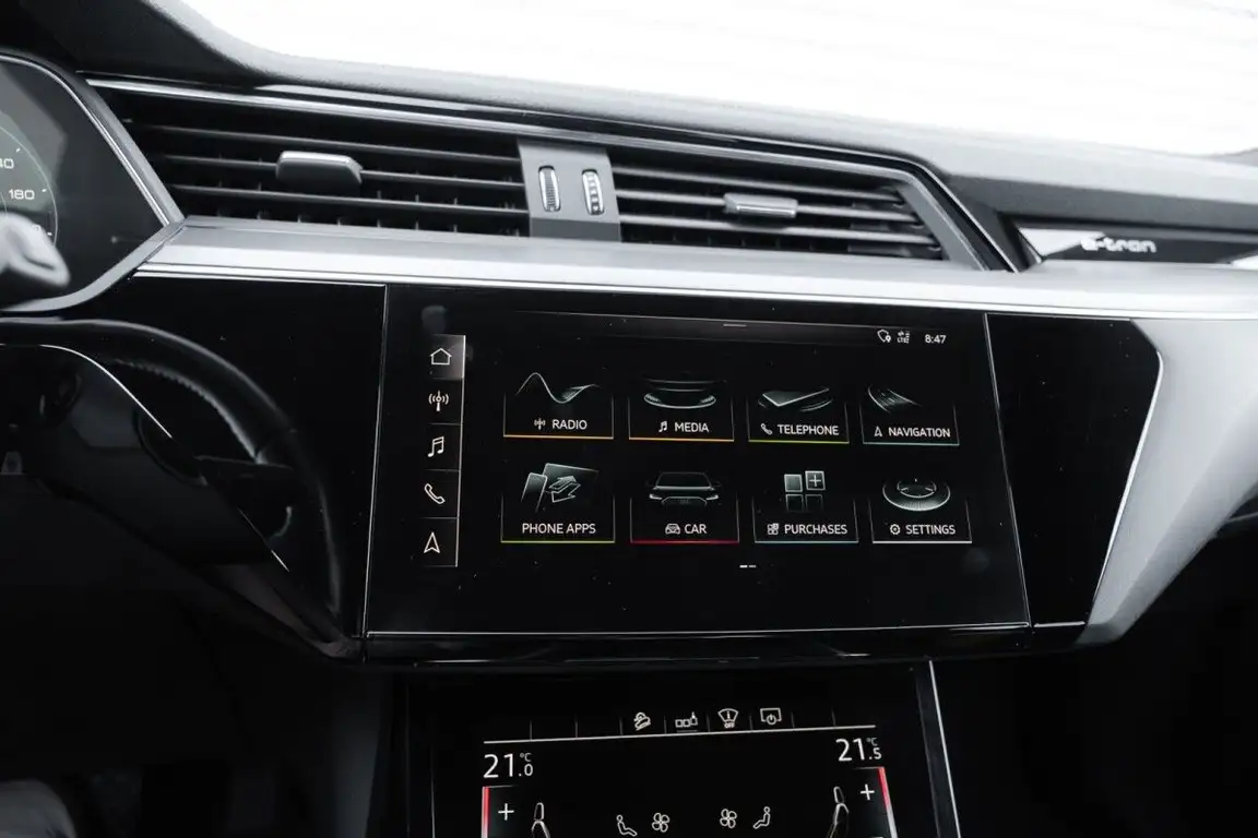 AUDI E-TRON