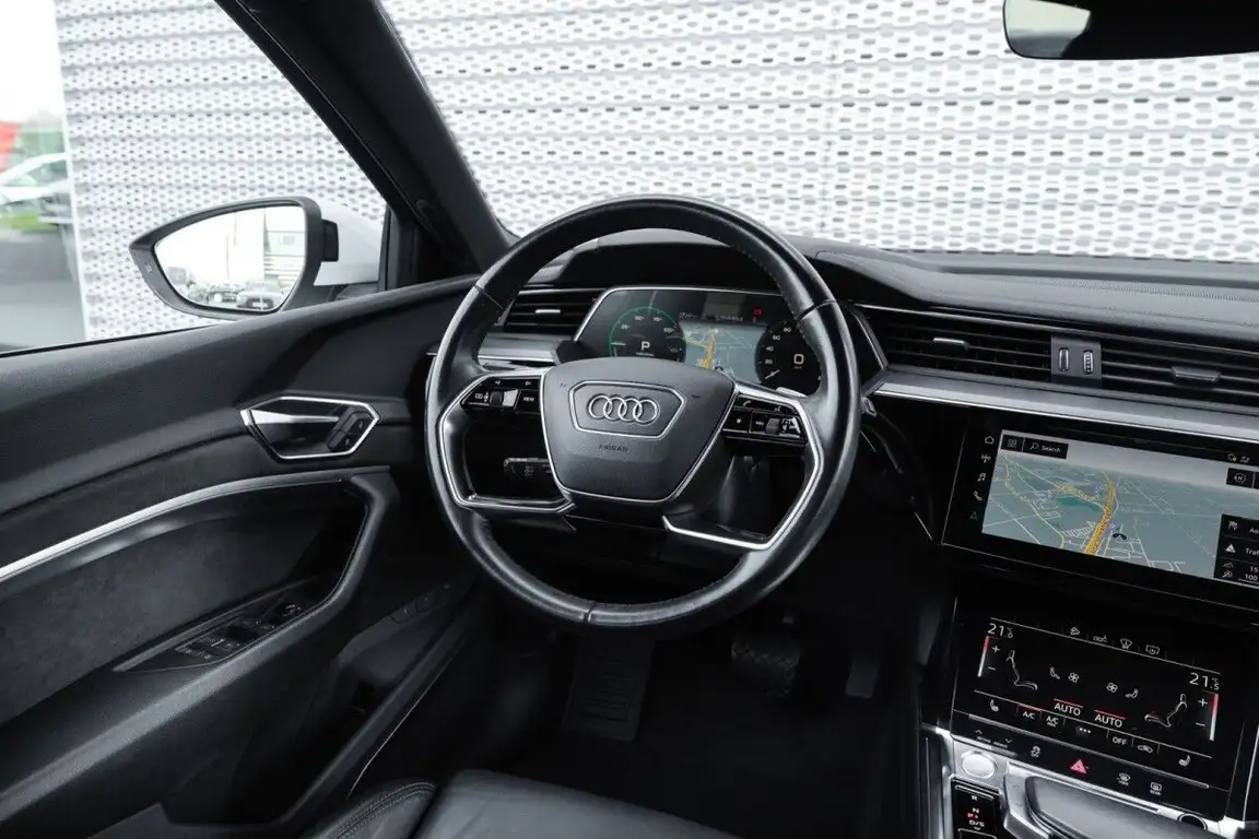 AUDI E-TRON