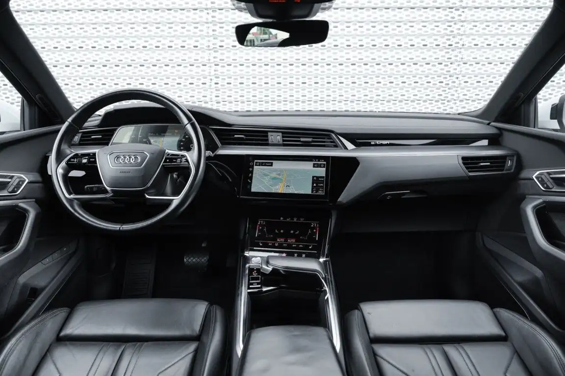 AUDI E-TRON