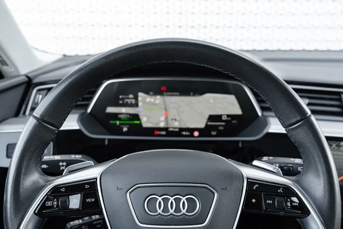 AUDI E-TRON