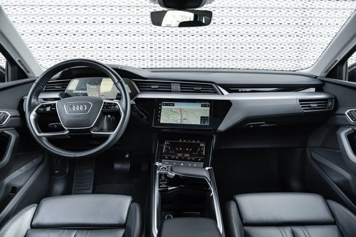 AUDI E-TRON