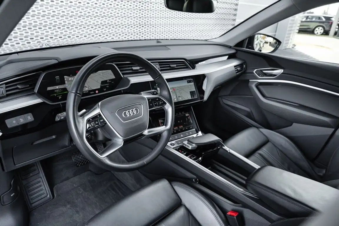 AUDI E-TRON
