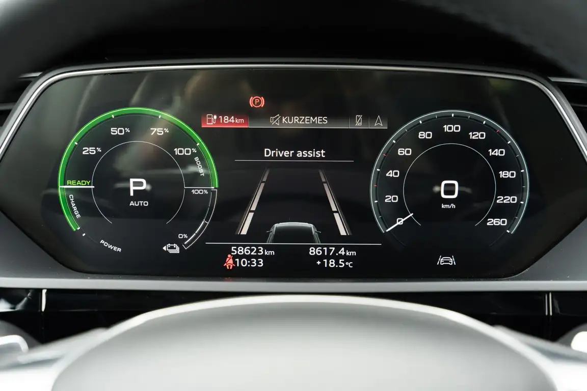 AUDI E-TRON