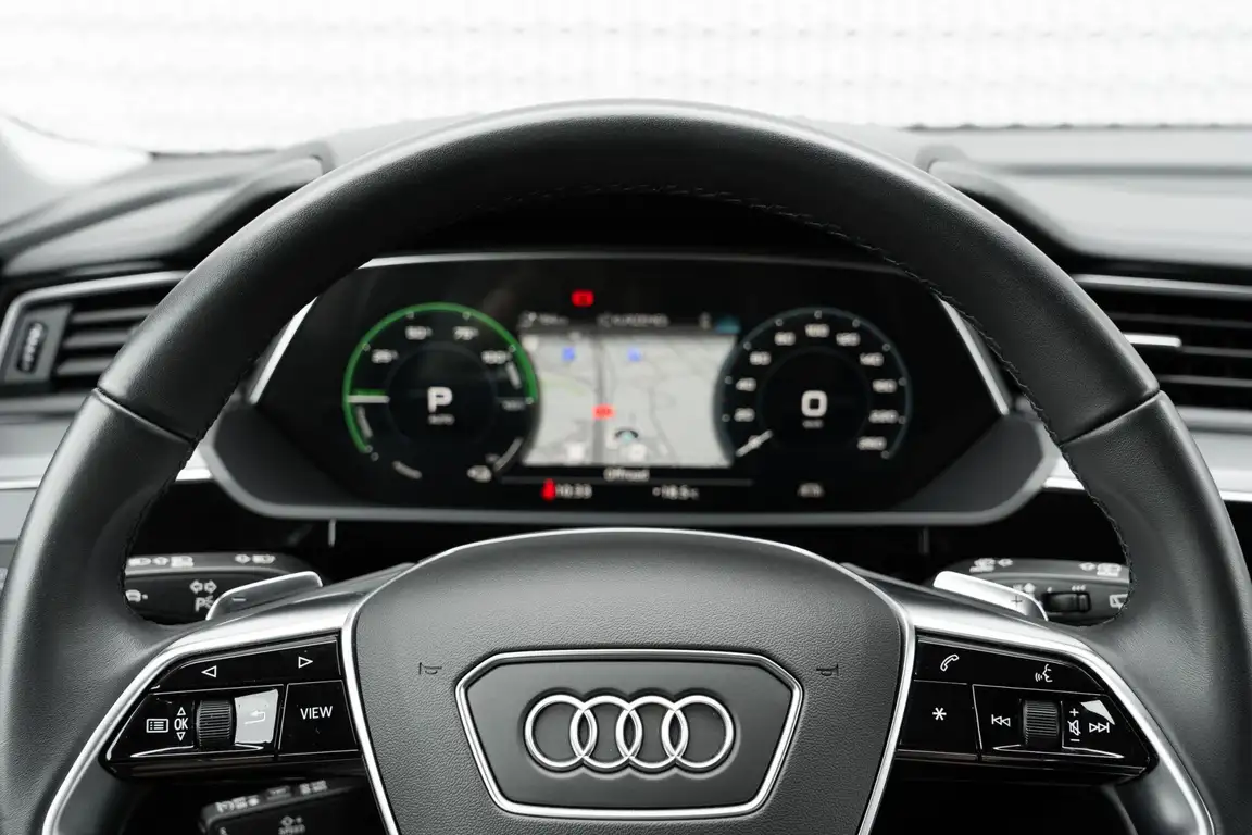 AUDI E-TRON
