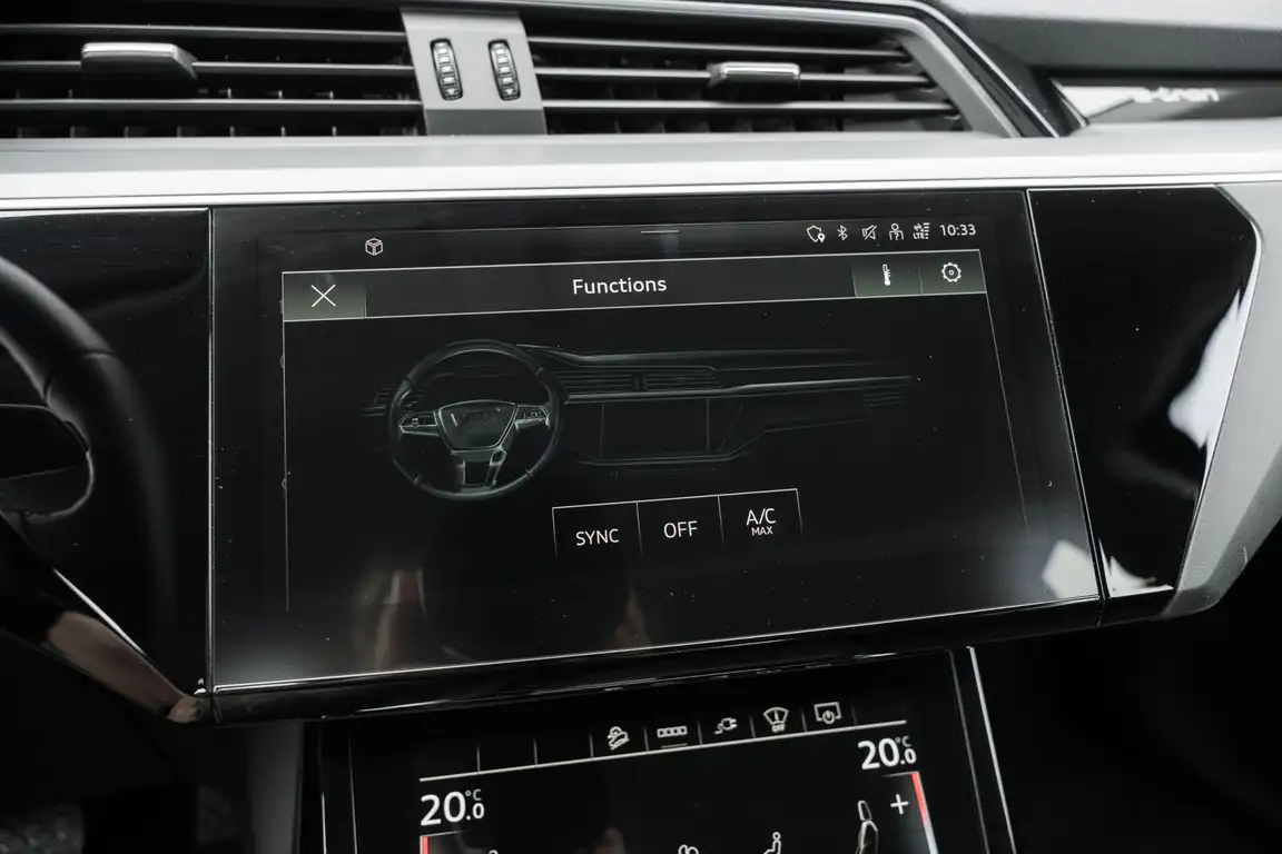 AUDI E-TRON