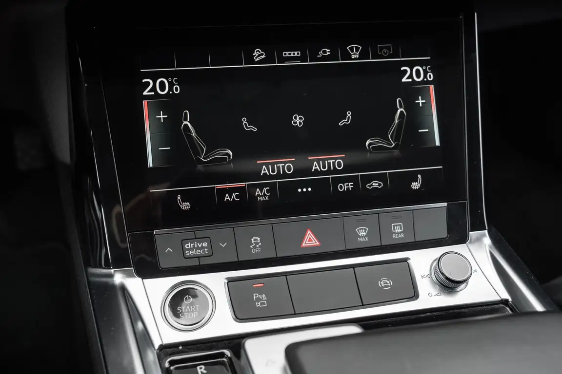 AUDI E-TRON